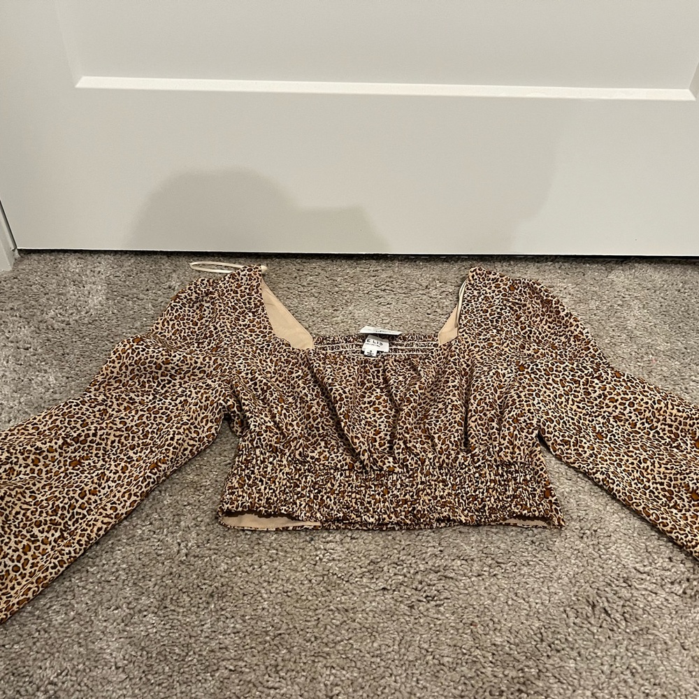 Long sleeved cropped cheetah print shirt
